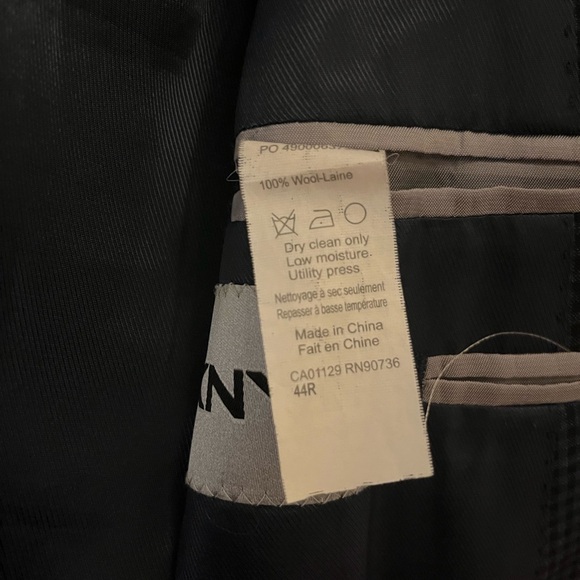 Classic Men’s Navy Suit Jacket 44R DKNY - Picture 3 of 6
